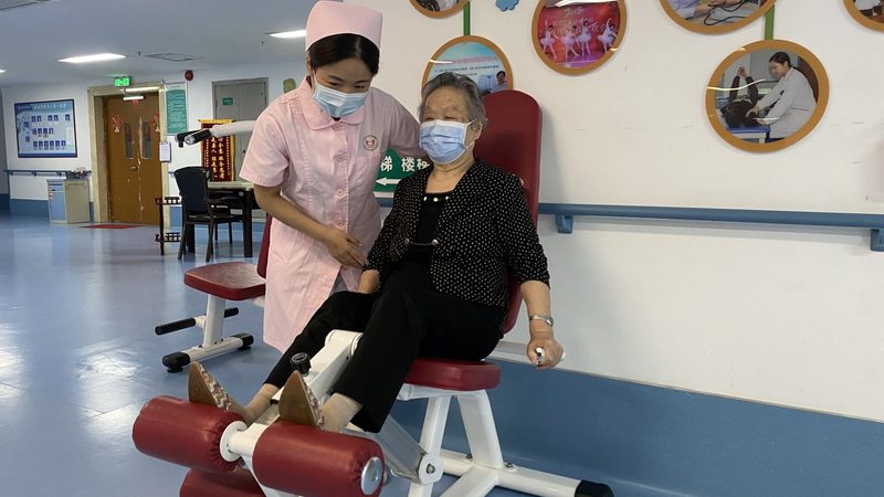 医院陪护与护工：职责差异解析